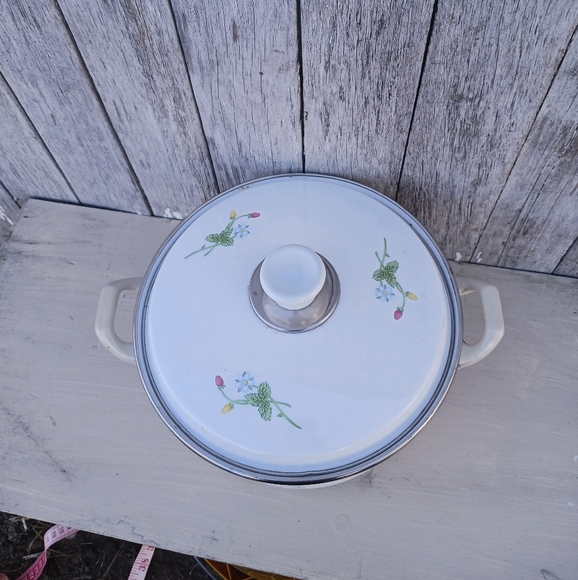 Vintage 80's Enamel Ware Strawberries Set Of 2 Pots With Lids Stockpot/Sauce I - Picture 3 of 10